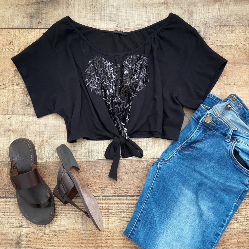 Heart 🖤Embellished Crop Top ⭐️So Cute